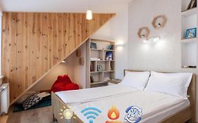 7 Apartments